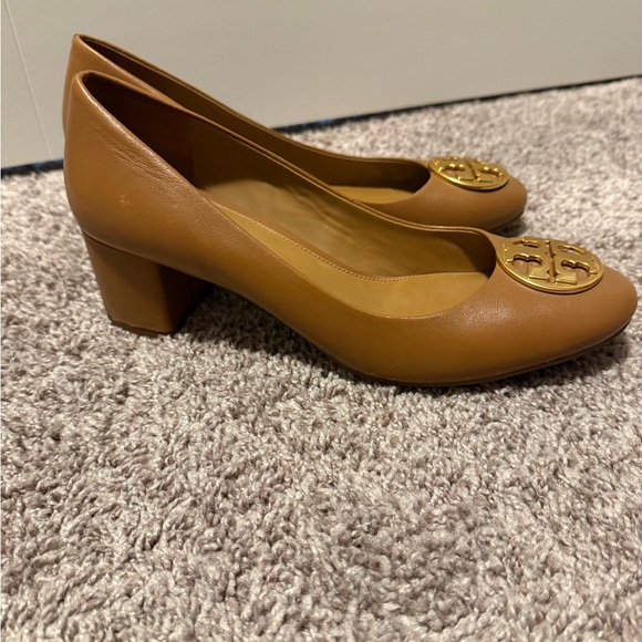 Tory Burch Neutral Block Heel with Gold Emblem - Picture 2 of 4